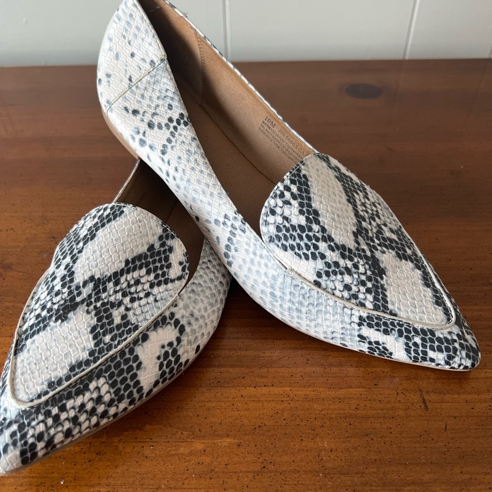 Women’s flats. Size 10